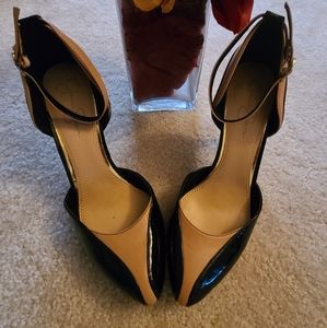 Jessica Simpson platform pumps size 9 1/2, beige and black.
